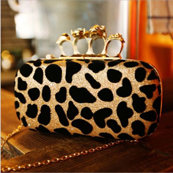 Bolsa de mão leopardo formato de soco inglês
